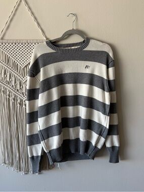 VTG Aeropostale Men’s Gray and Cream Striped Crewneck Sweater
